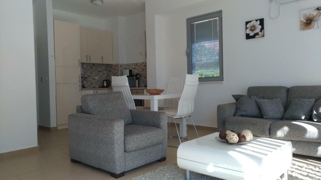 Apartments Acacia Hill Дженовічі Екстер'єр фото