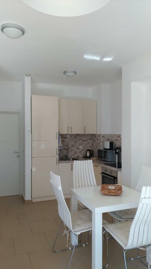 Apartments Acacia Hill Дженовічі Екстер'єр фото